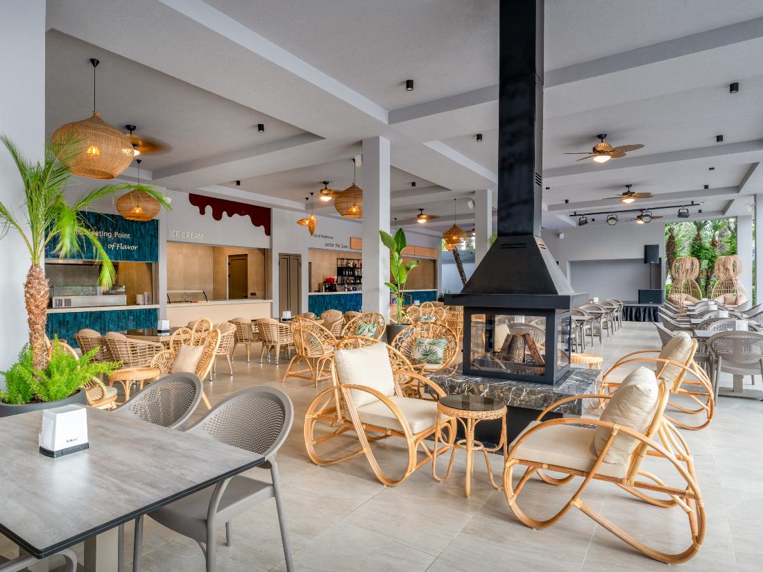 Bars - Food & Beverage - Delphin Diva