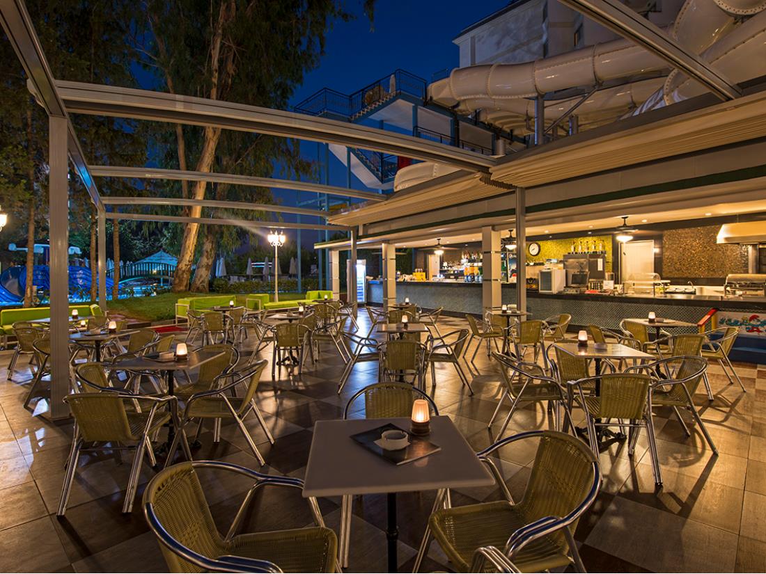 Belazure Pool Bar - Bars - Food & Beverage - Delphin Platinum