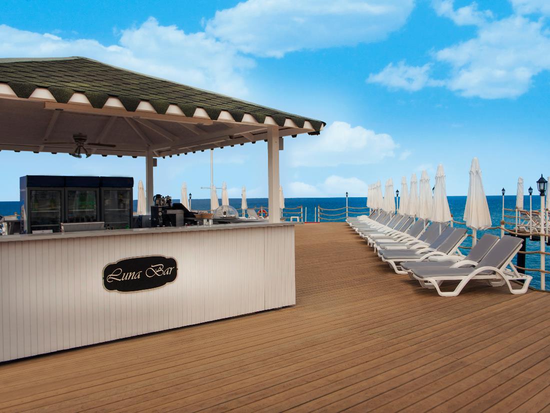 Pier Bar - Bars - Food & Beverage - Delphin Botanik