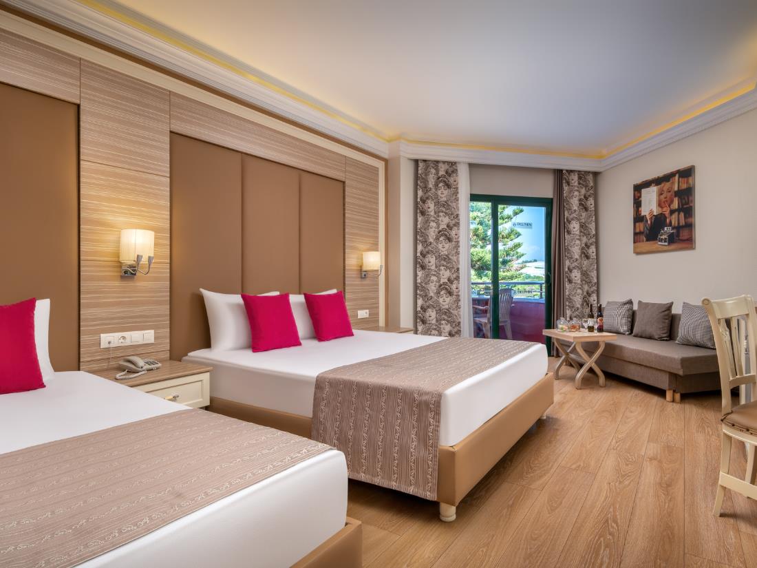 Standard Handicapped Room - Accommodation - Delphin Deluxe
