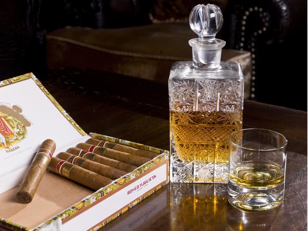 GQ Puro Bar - Bars - Food & Beverage - Delphin Imperial