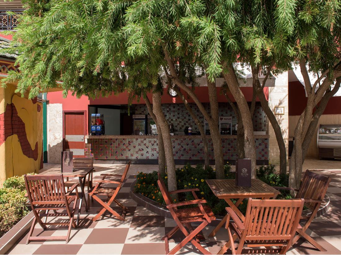New Pool Bar - Bars - Food & Beverage - Delphin Deluxe