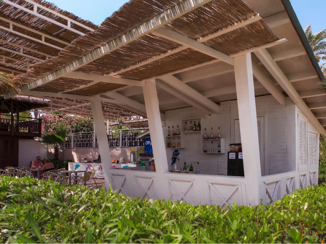 Beach Bar - Bars - Food & Beverage - Delphin Diva